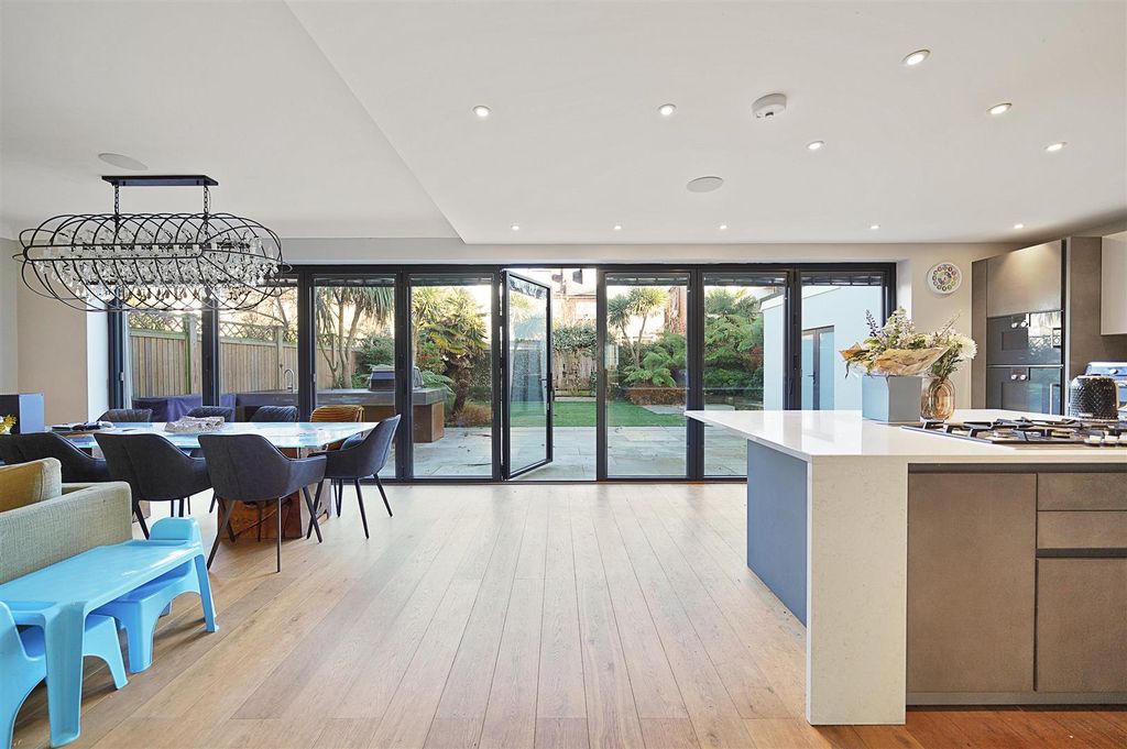 Property photo 2 of 38