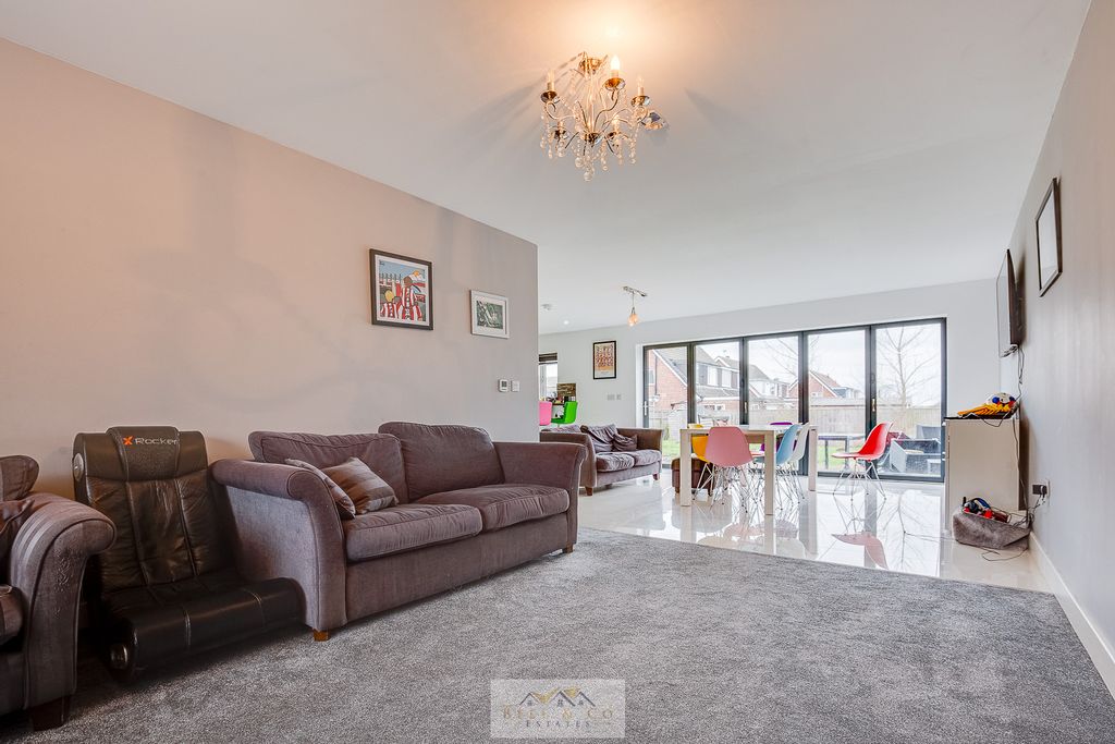 Property photo 3 of 35 Lounge 1.4