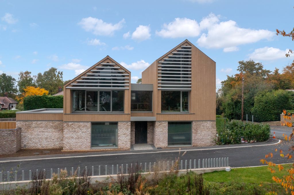 Property photo 1 of 20 Waterbank Place