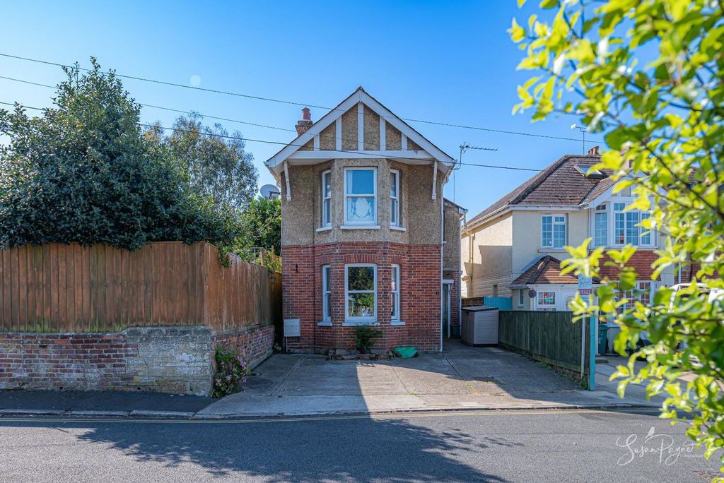 Property photo 1 of 33