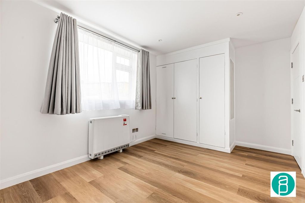 Property photo 2 of 5 Andrew_Purnell-2__18_South_Park-Sw19__3_.Jpg