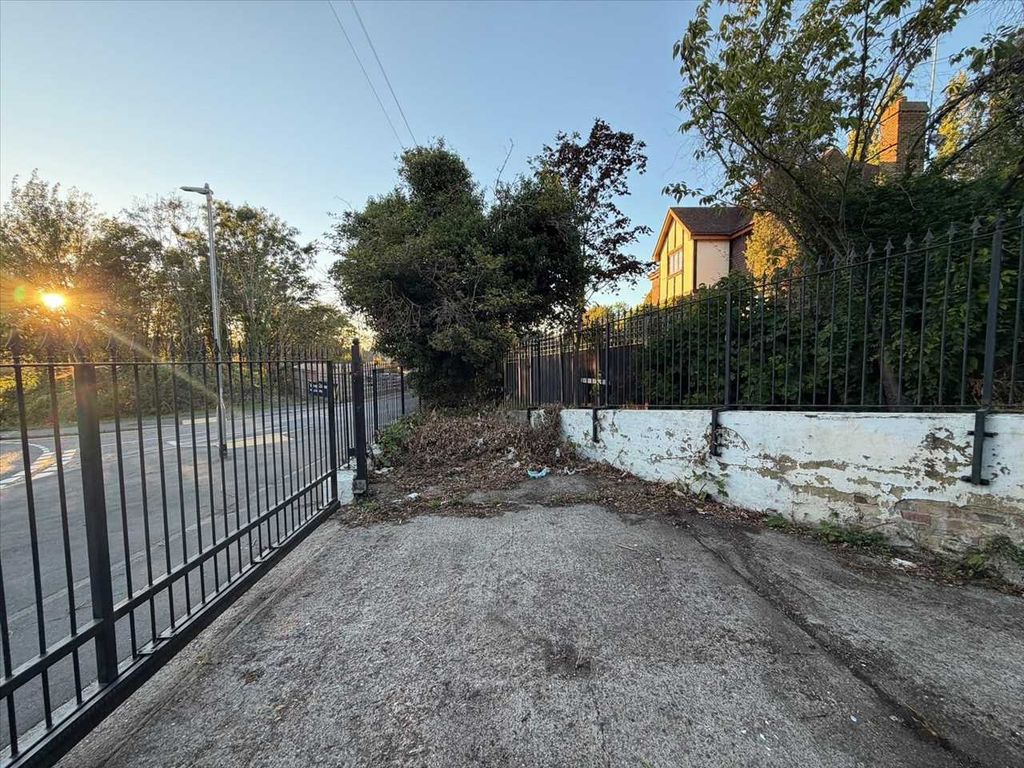Property photo 2 of 6