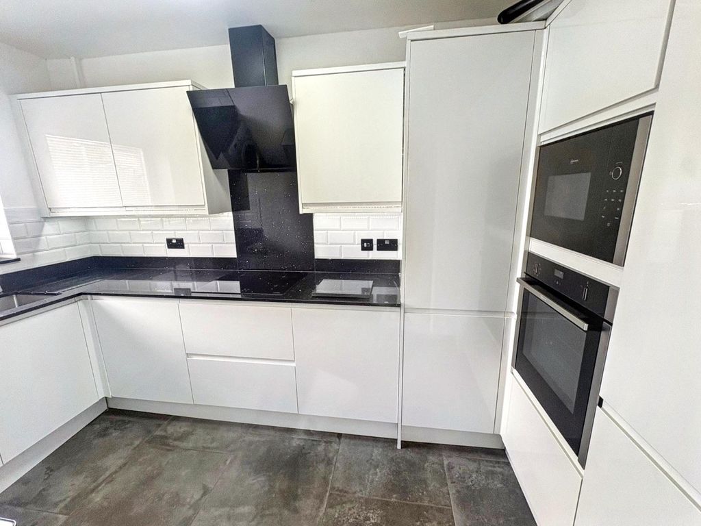 Property photo 3 of 11 5087762