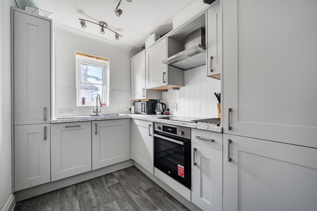 Property photo 3 of 18 Kitchen