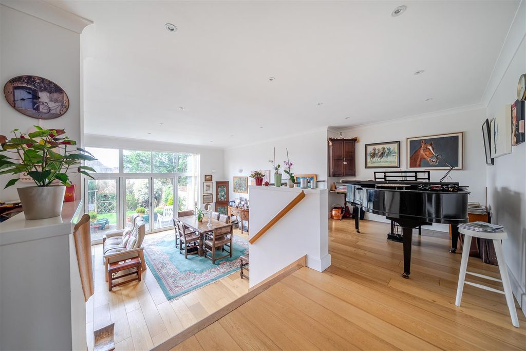 Property photo 3 of 17 Reception Area