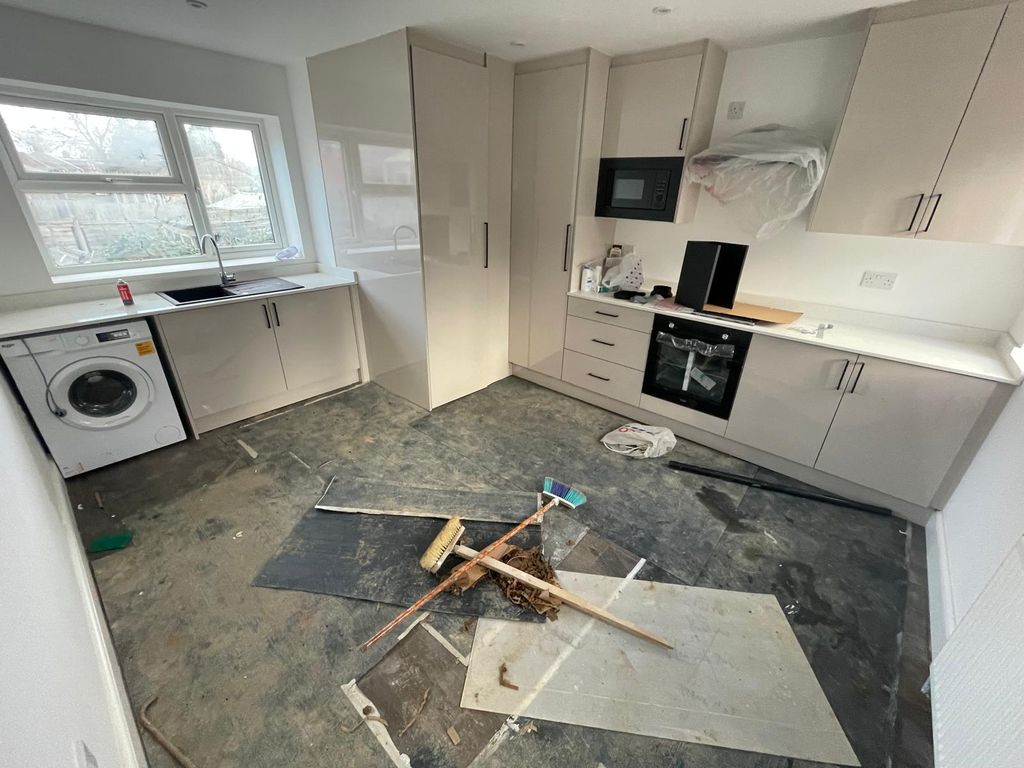 Property photo 1 of 7 2 Bed Semi-Detached House To Rent Greenford Road, Greenford Ub6