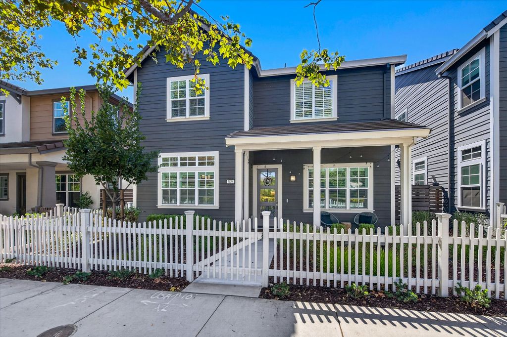 Property photo 1 of 32