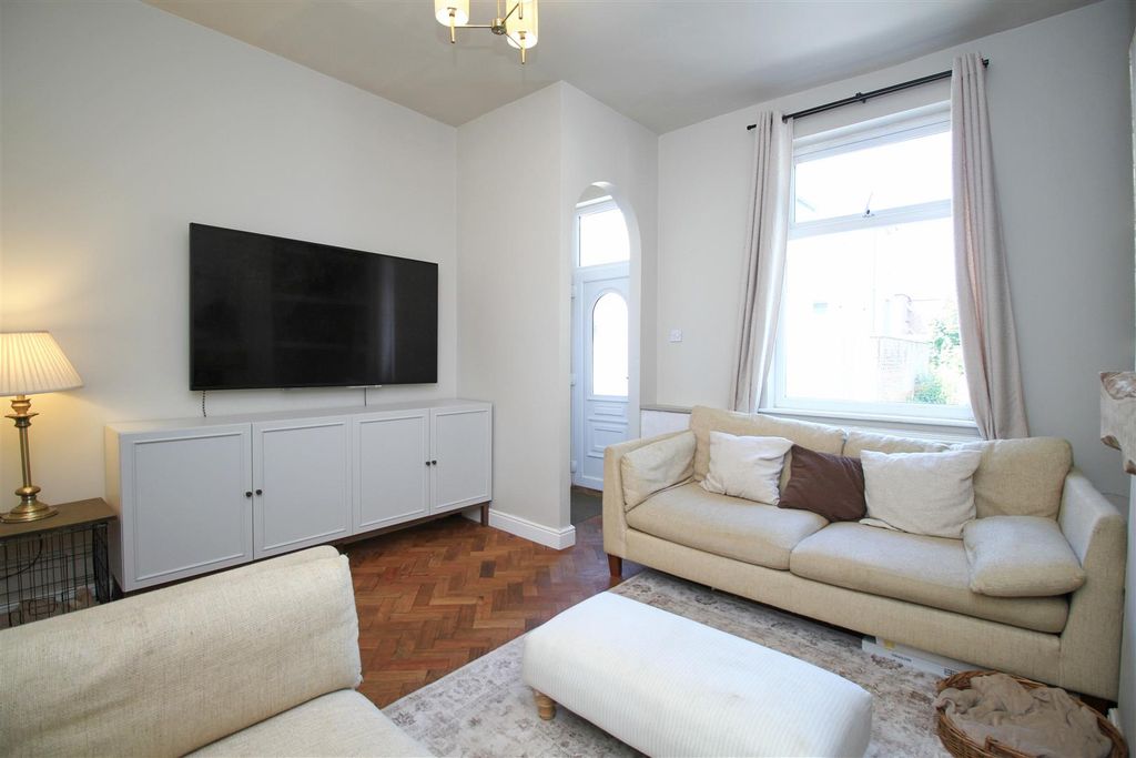 Property photo 3 of 13 Lounge....Jpg