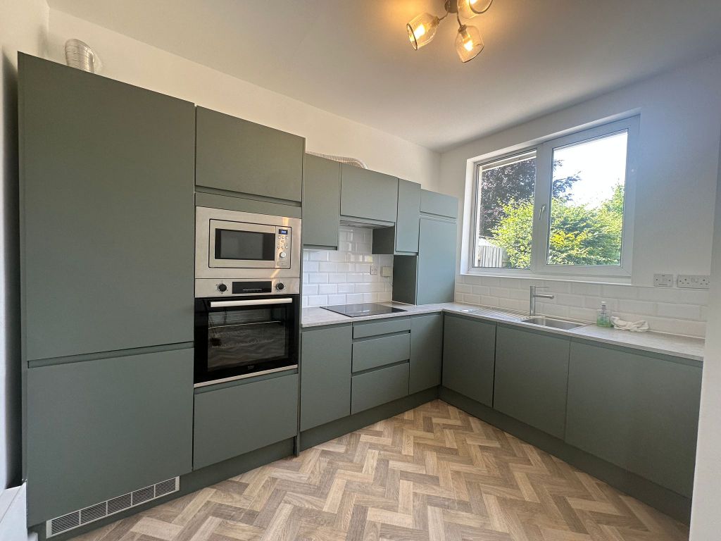 Property photo 3 of 8 Kitchen