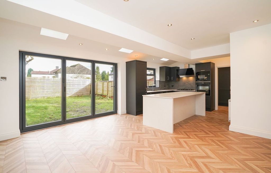 Property photo 2 of 24