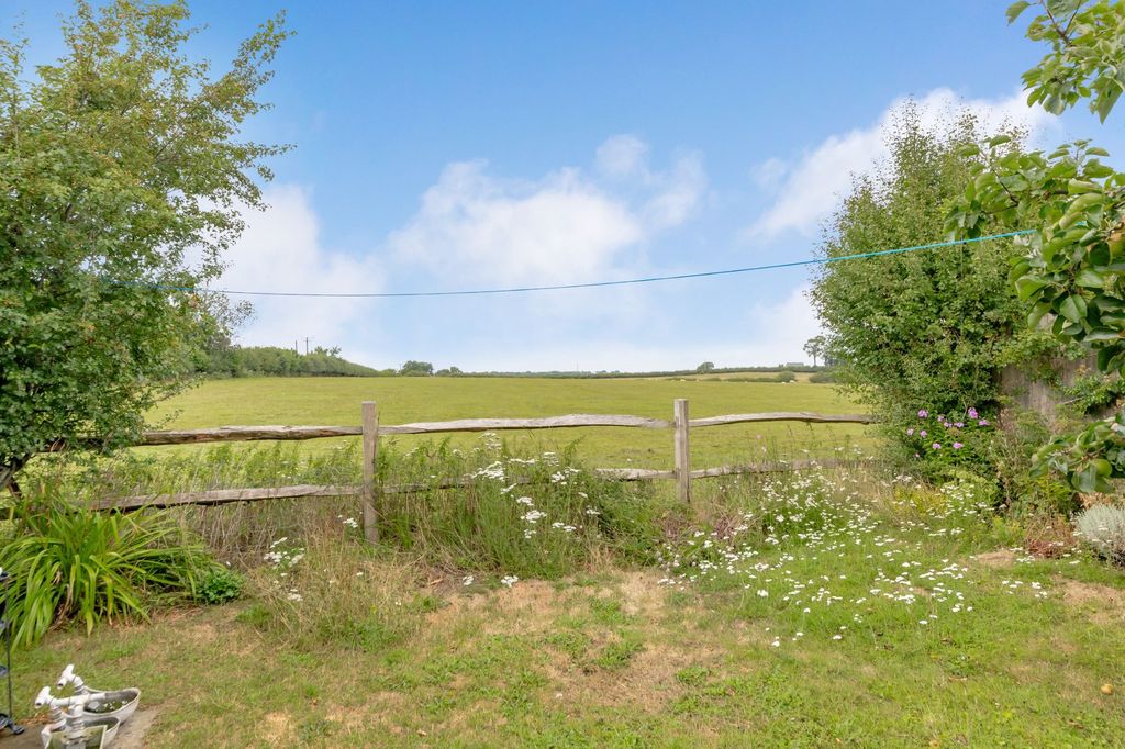 Property photo 2 of 28