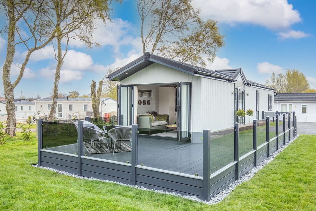 Property photo 1 of 12