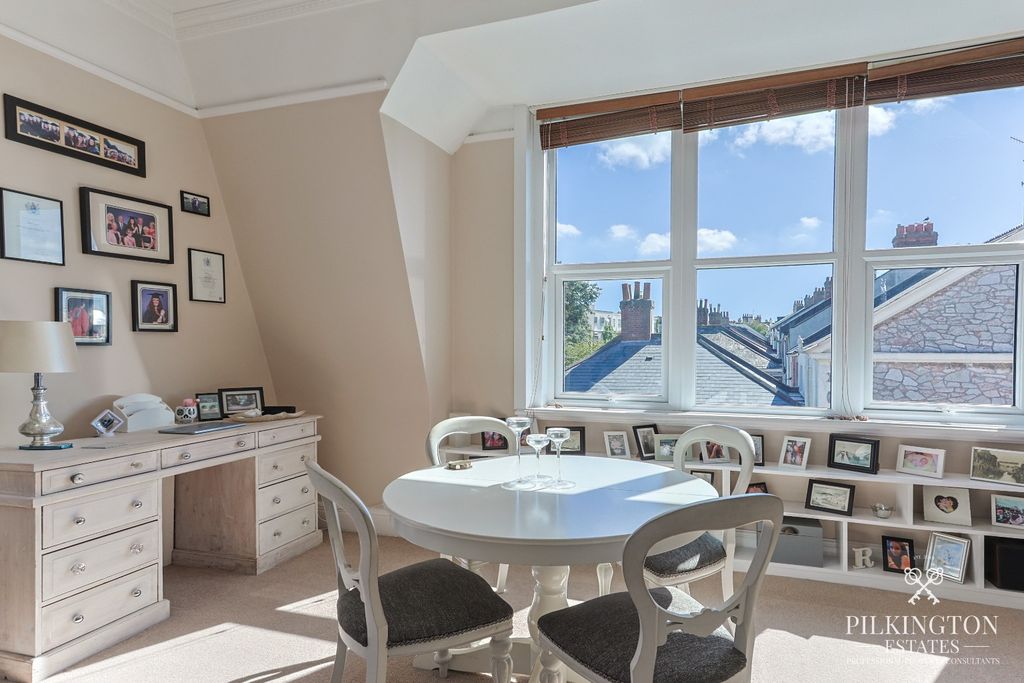 Property photo 2 of 14 4887903