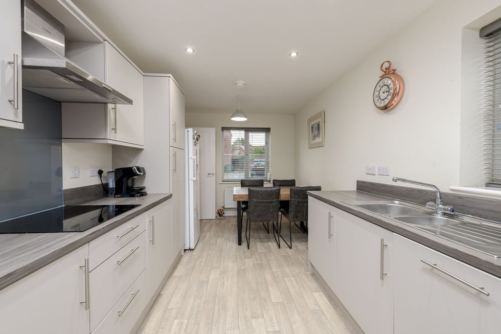 Property photo 2 of 25