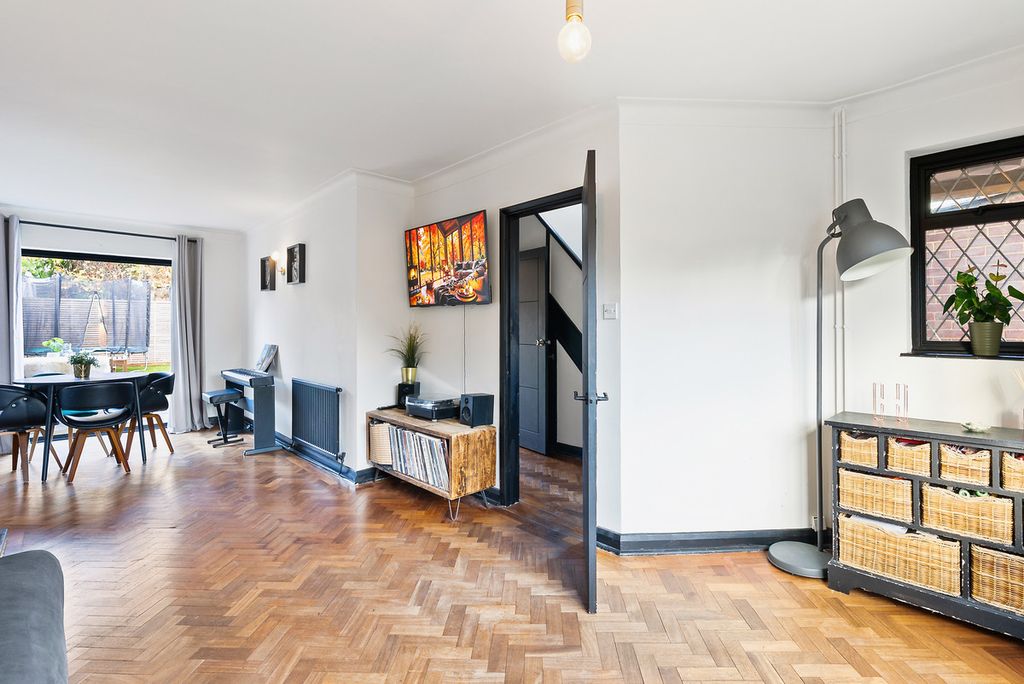 Property photo 3 of 23