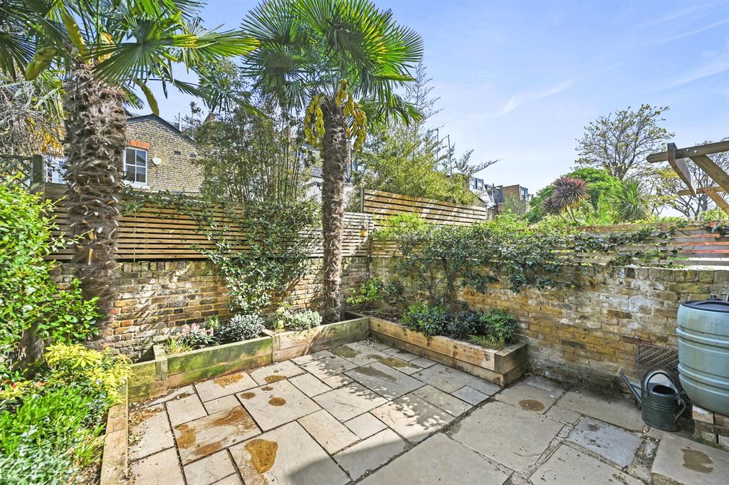 Property photo 3 of 12 Masbro Road