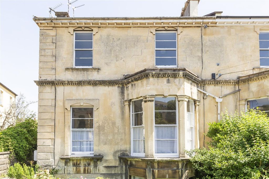 Property photo 1 of 7 Elegant Period Facade With Bright Bay Windows...