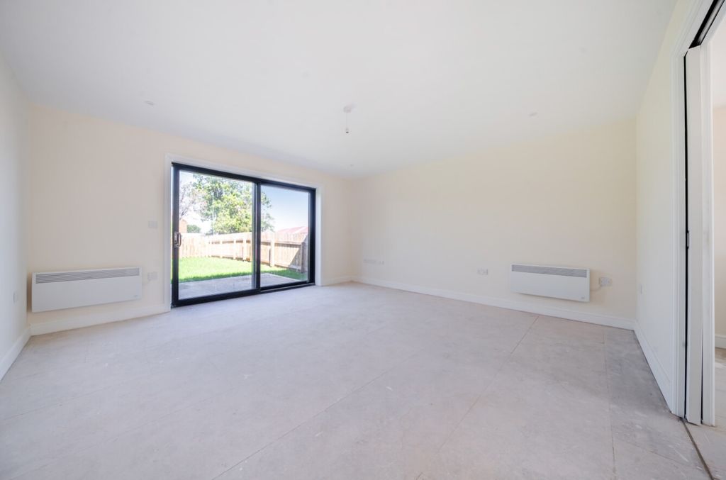 Property photo 3 of 16 1513483-6-1A05d169Cf0Fc