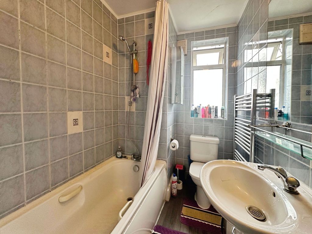 Property photo 3 of 9 Family Bathroom