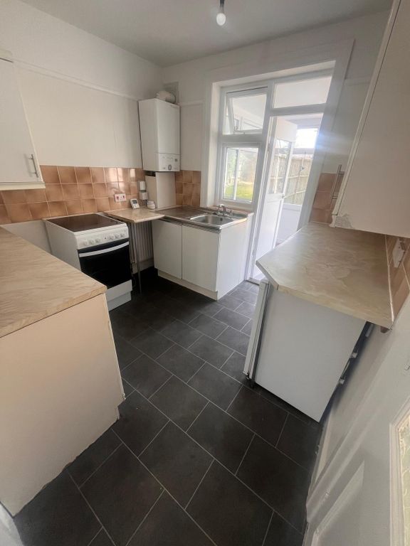 Property photo 3 of 9 Kitchen