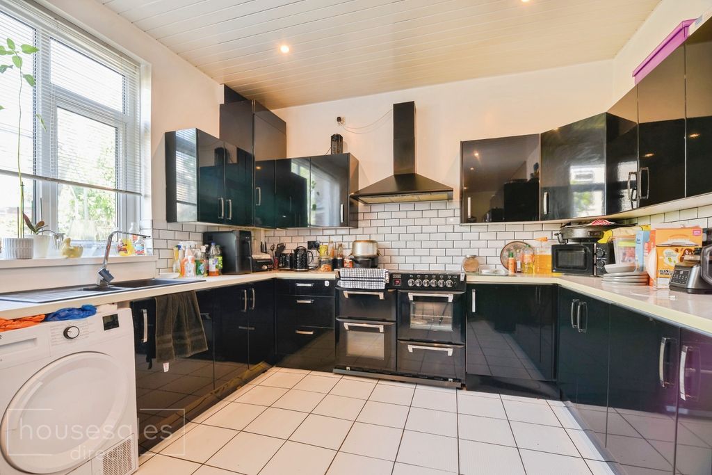 Property photo 2 of 16