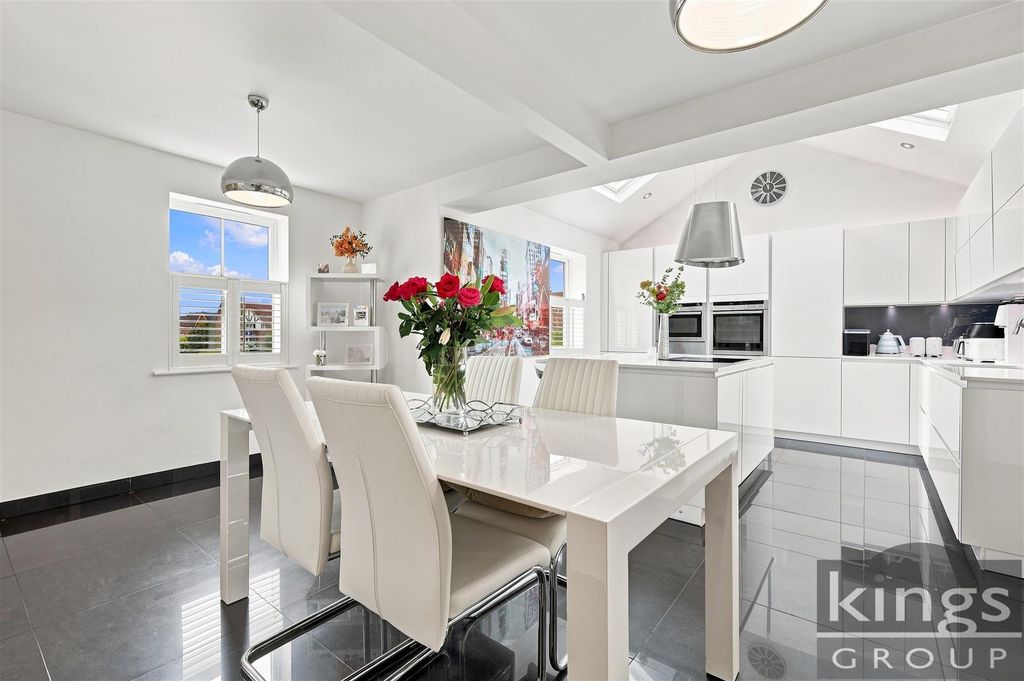 Property photo 3 of 30 14_A5A099F5-F0Df-4893-8Fbe-975921B6F4Ed.Jpg