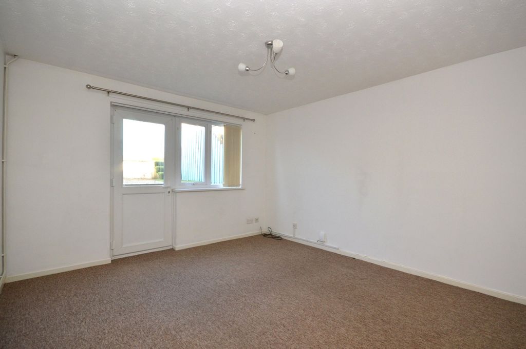 Property photo 3 of 8 3 - Picture No. 02