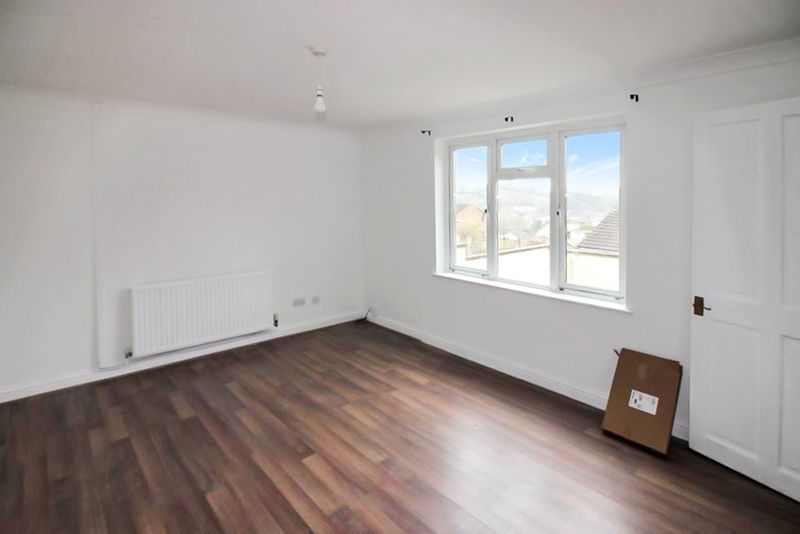 Property photo 2 of 9 Photo 8