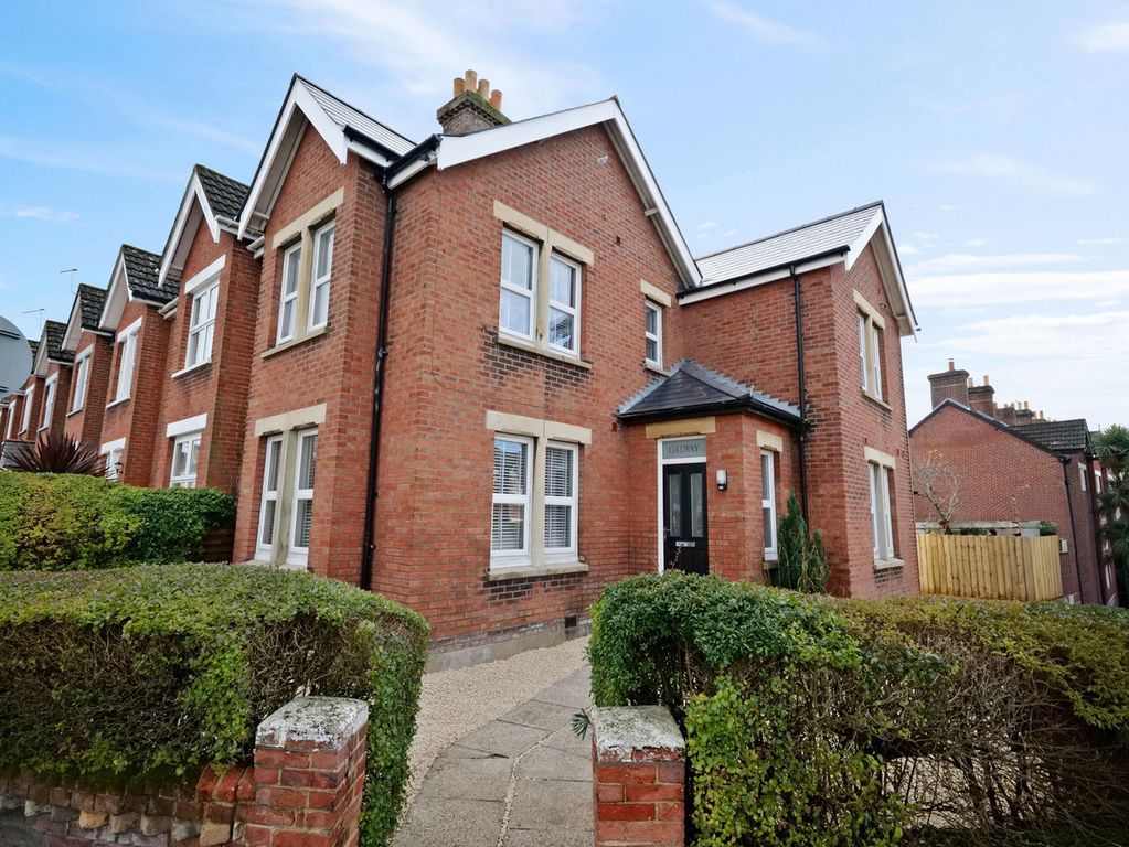 Property photo 1 of 9