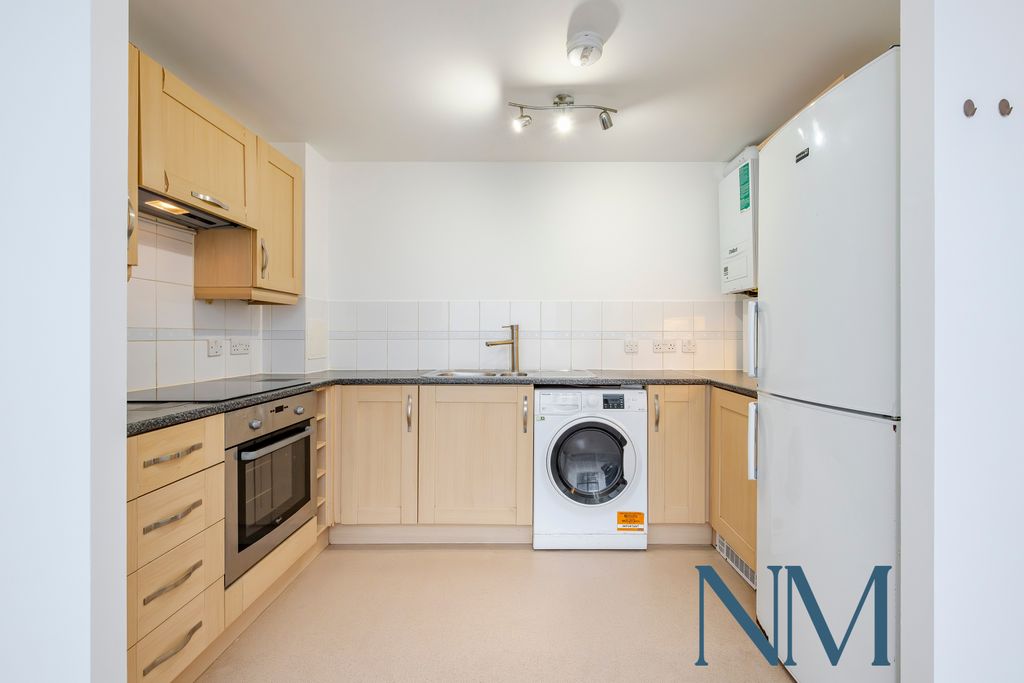 Property photo 3 of 17 Kitchen