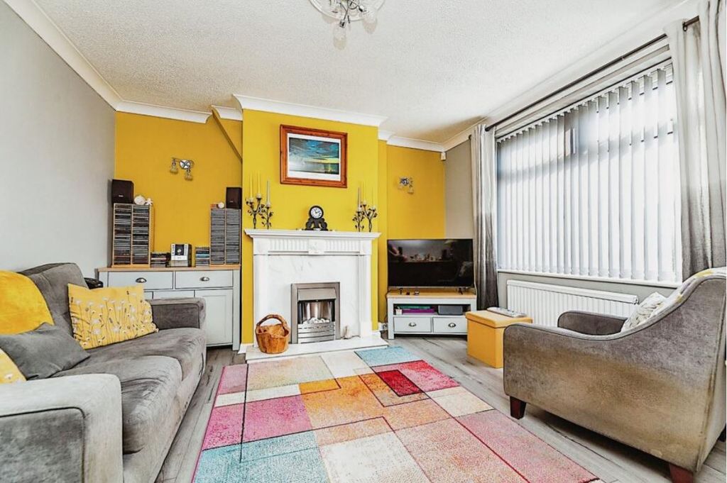 Property photo 1 of 13 Living Room