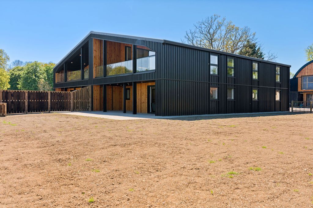 Property photo 1 of 31