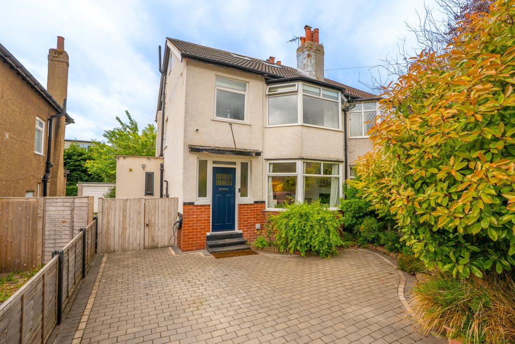 Property photo 1 of 19 9Saintmargaretsgrove1