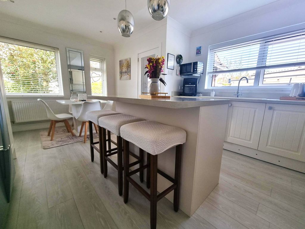 Property photo 3 of 19 Kitchen/Breakfast Room