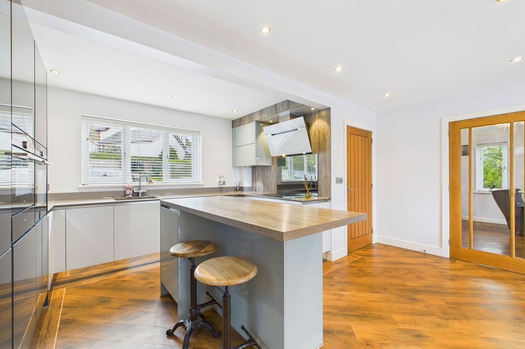 Property photo 2 of 41