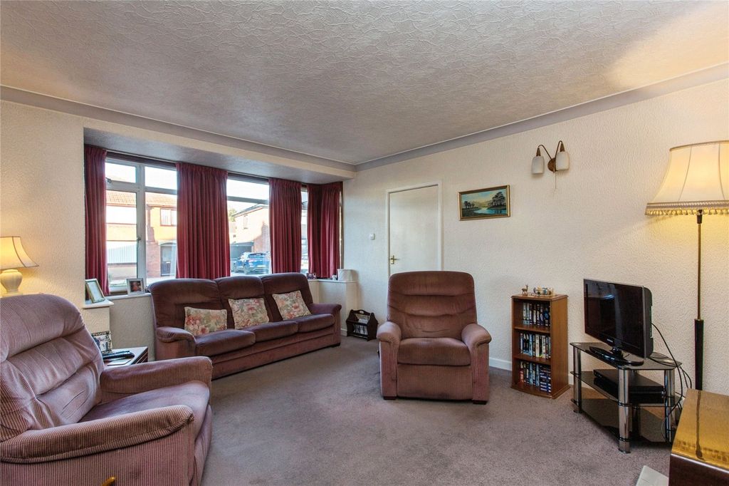 Property photo 2 of 20 Lounge