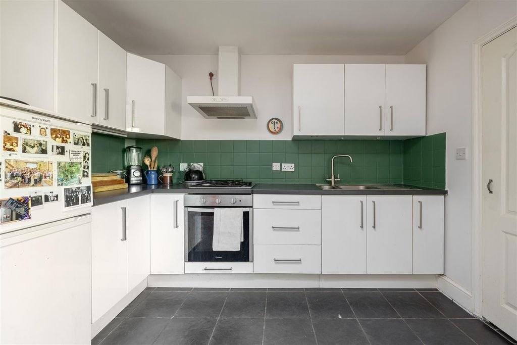Property photo 3 of 26 Aubrey Road E17