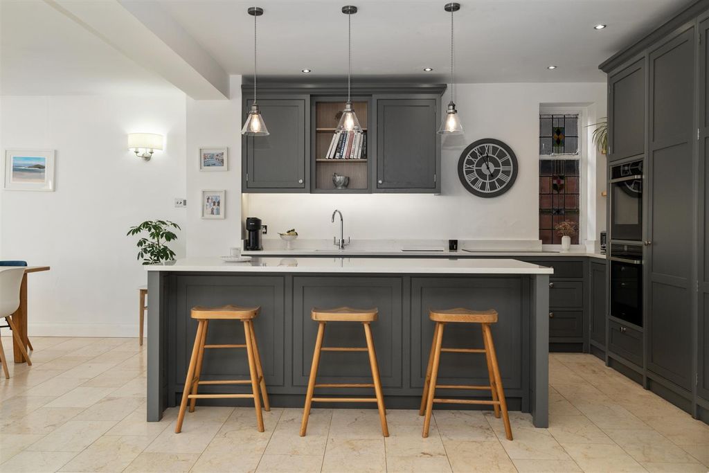 Property photo 3 of 27 30 Mirfield Road_16.Jpg