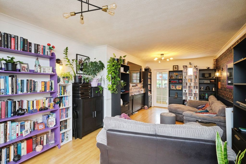 Property photo 3 of 12 Pbox-Img.Jpg