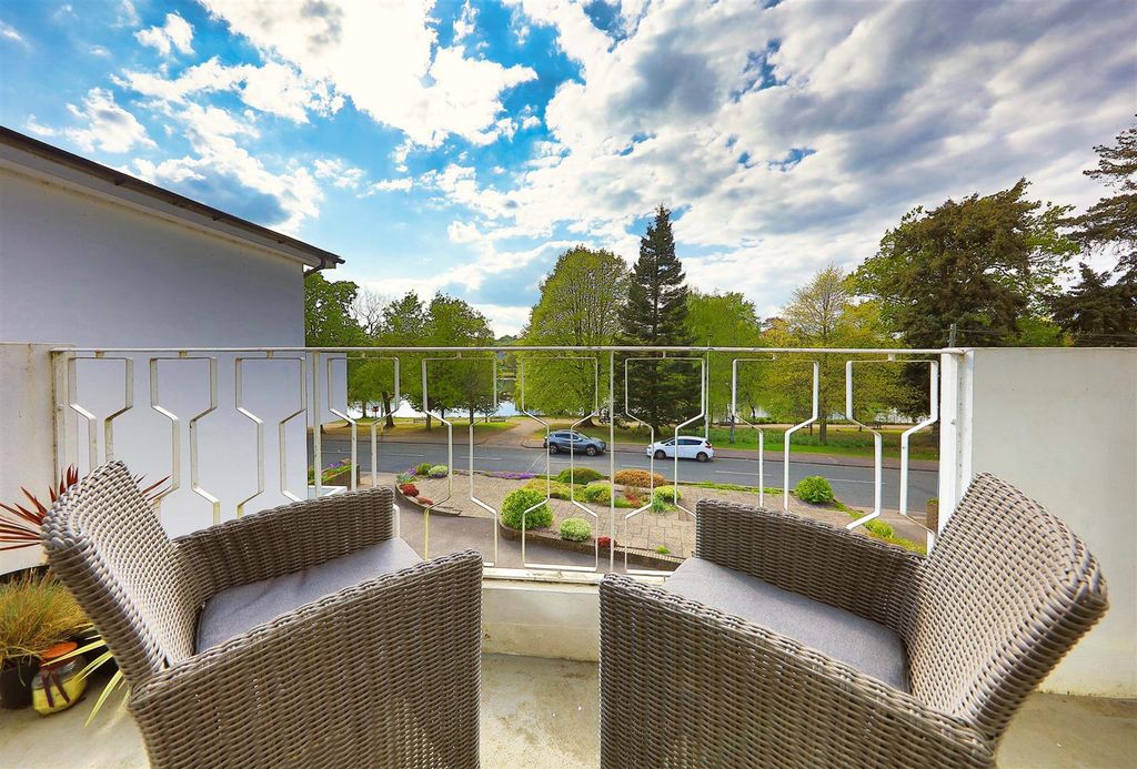 Property photo 3 of 28 Rw F3 Lake View Ct. 1451.Jpg