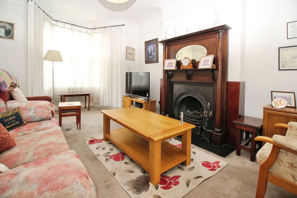 Property photo 3 of 10 Living Room