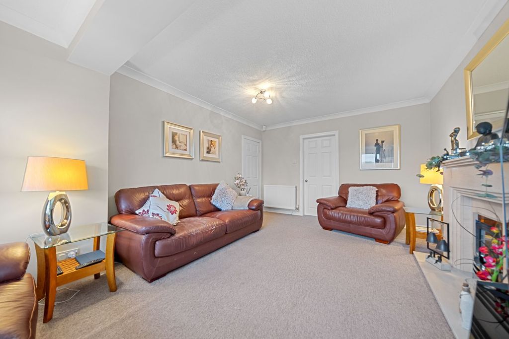 Property photo 2 of 39