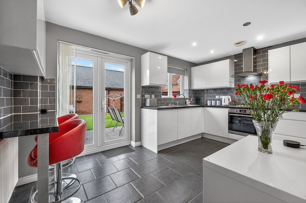 Property photo 3 of 41