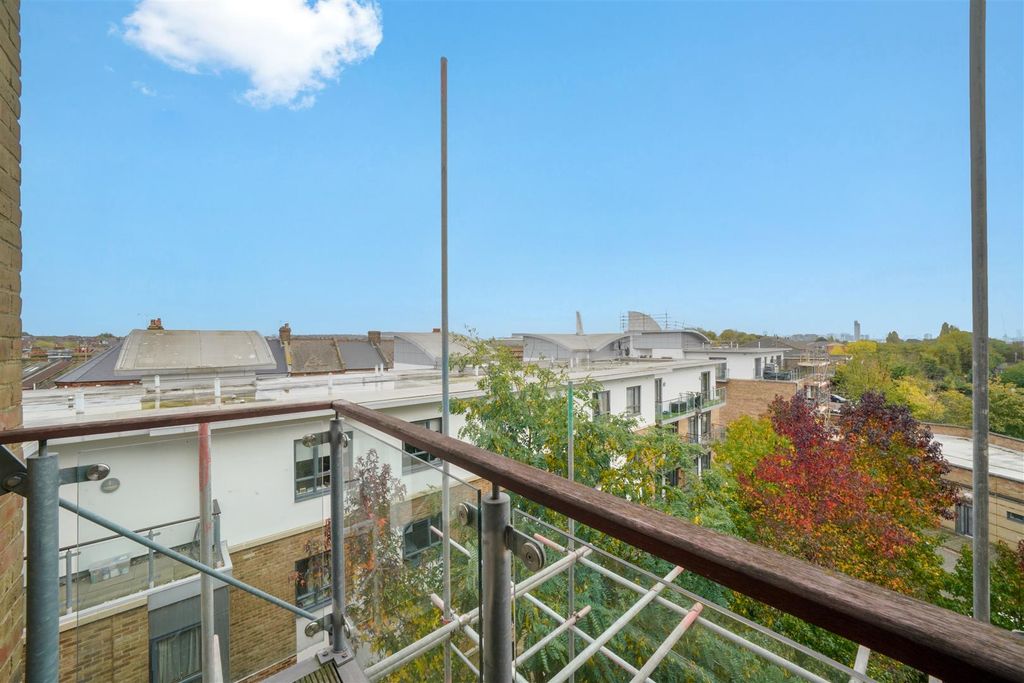 Property photo 1 of 9 Balcony