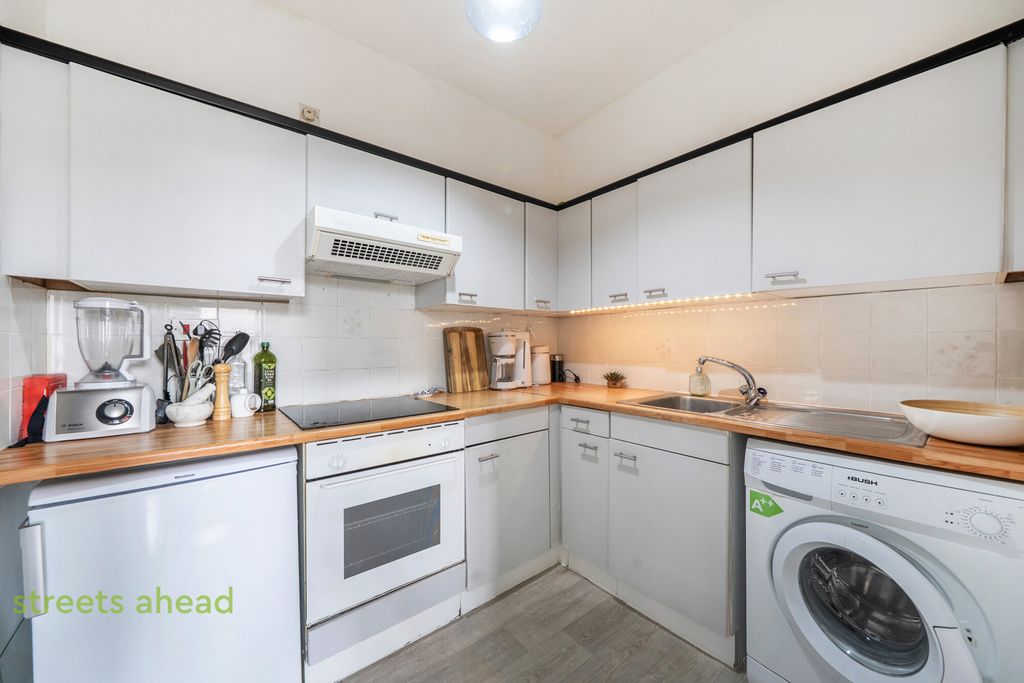 Property photo 2 of 16 652601F9-5Da5-4Af...