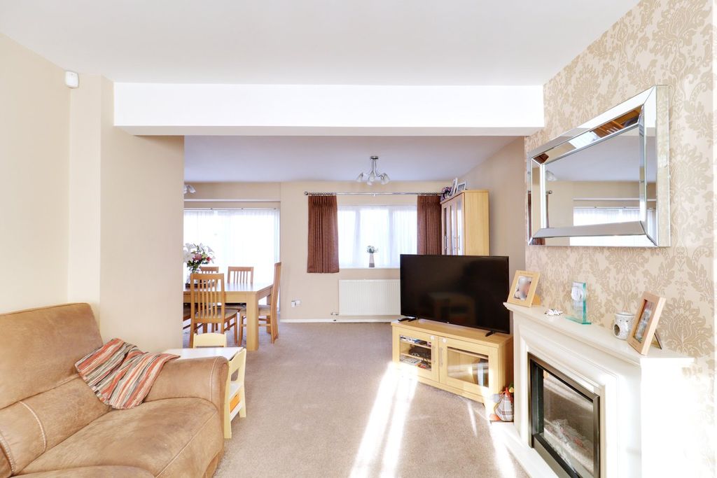 Property photo 2 of 26