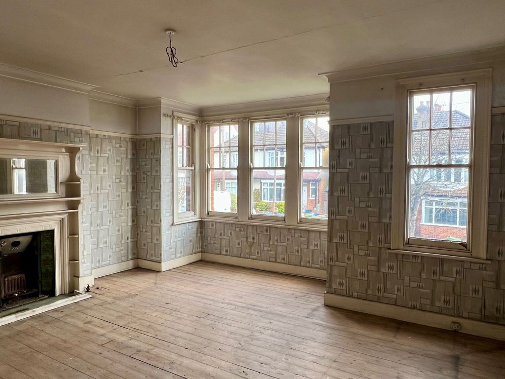 Property photo 3 of 24