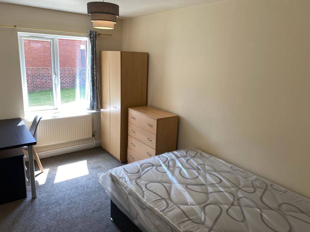 Property photo 3 of 11 Bedroom 1