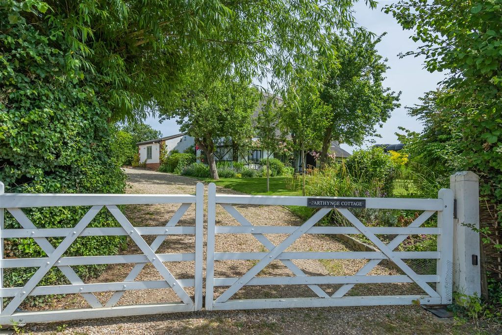 Property photo 1 of 31 Approach & Driveway