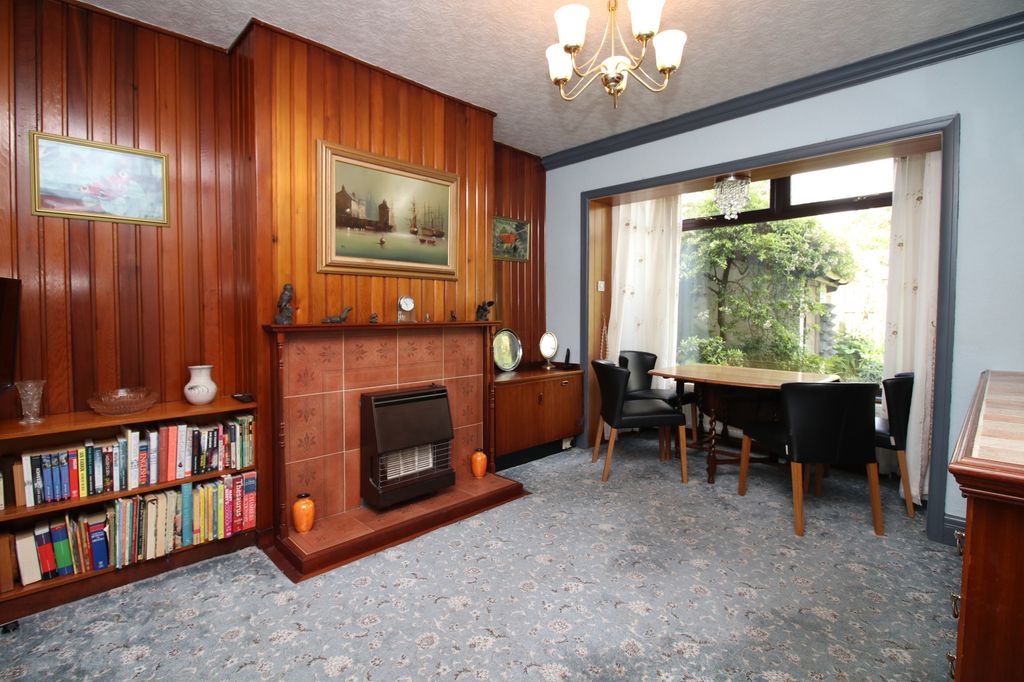Property photo 2 of 27